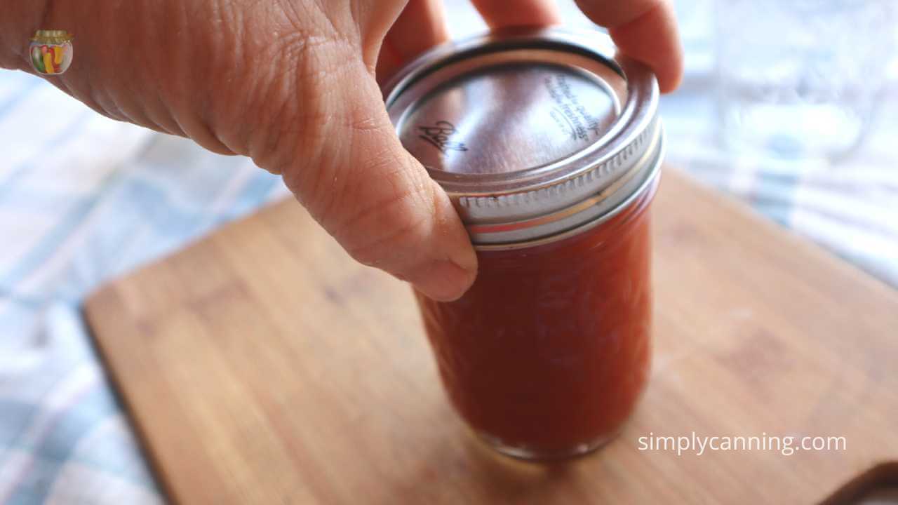 https://www.simplycanning.com/wp-content/uploads/canned-tomato-juice.jpg